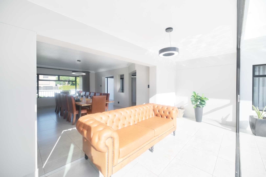 9 Bedroom Property for Sale in Westcliff Western Cape